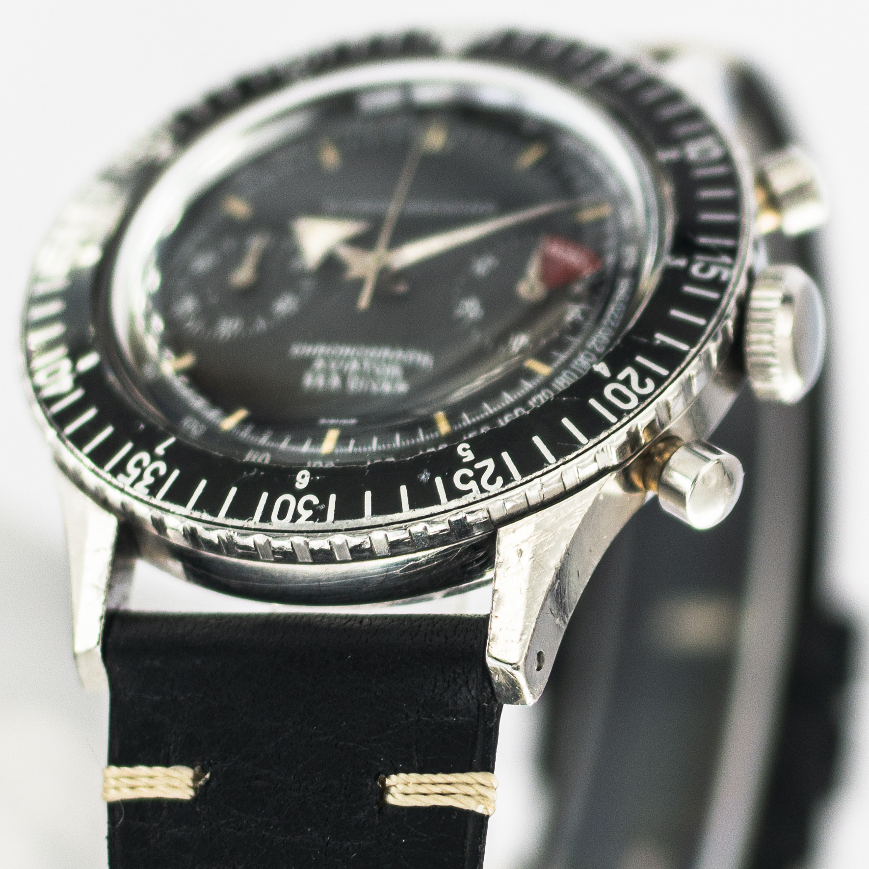 1535_marcels_watch_group_nivada_grenchen_9688_M8221_aviator_sea_diver_lugs_01