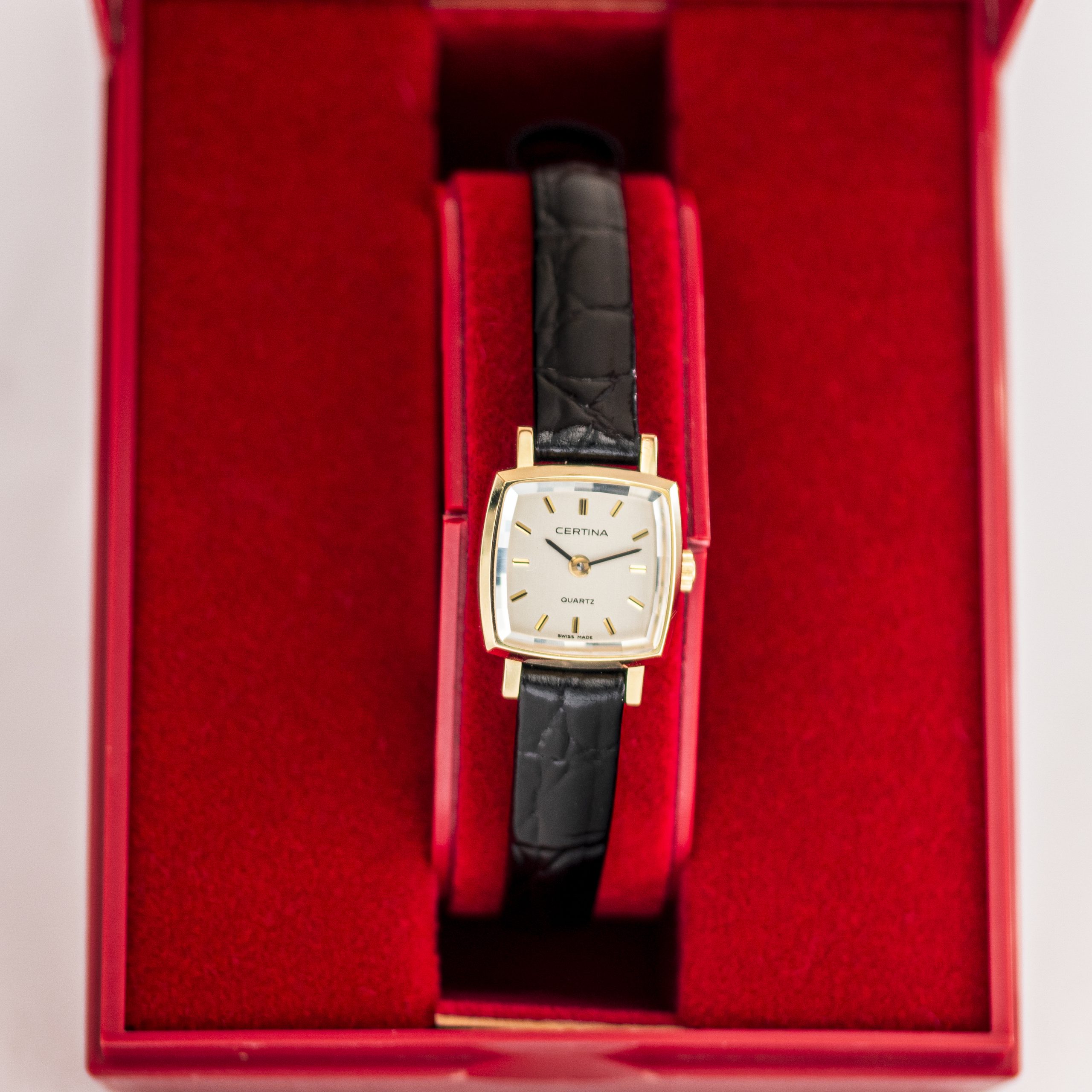 1579_marcels_watch_group_vintage_wristwatch_1973_ladies_certina_9089_goldwatch_box_01