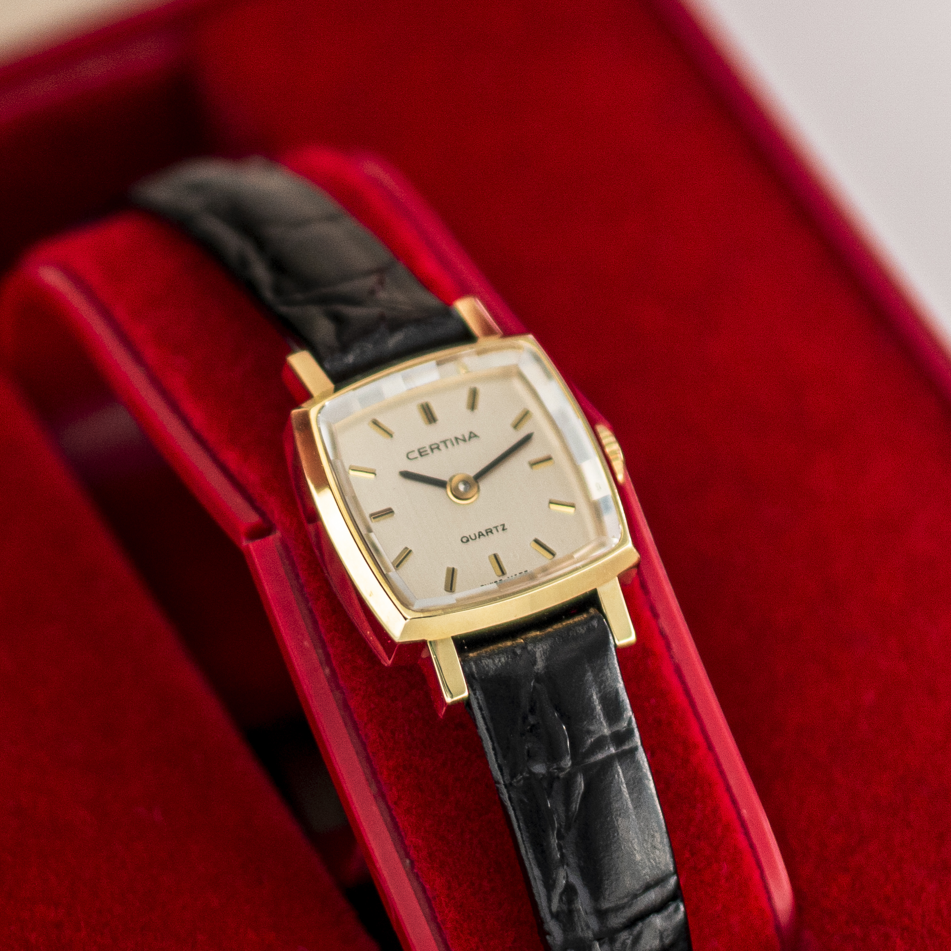 1579_marcels_watch_group_vintage_wristwatch_1973_ladies_certina_9089_goldwatch_box_02