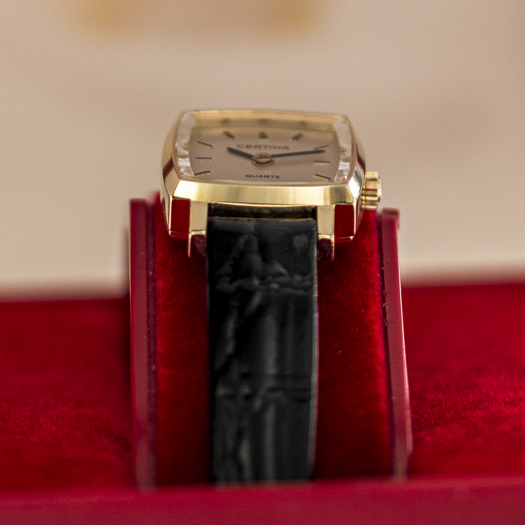1579_marcels_watch_group_vintage_wristwatch_1973_ladies_certina_9089_goldwatch_box_03