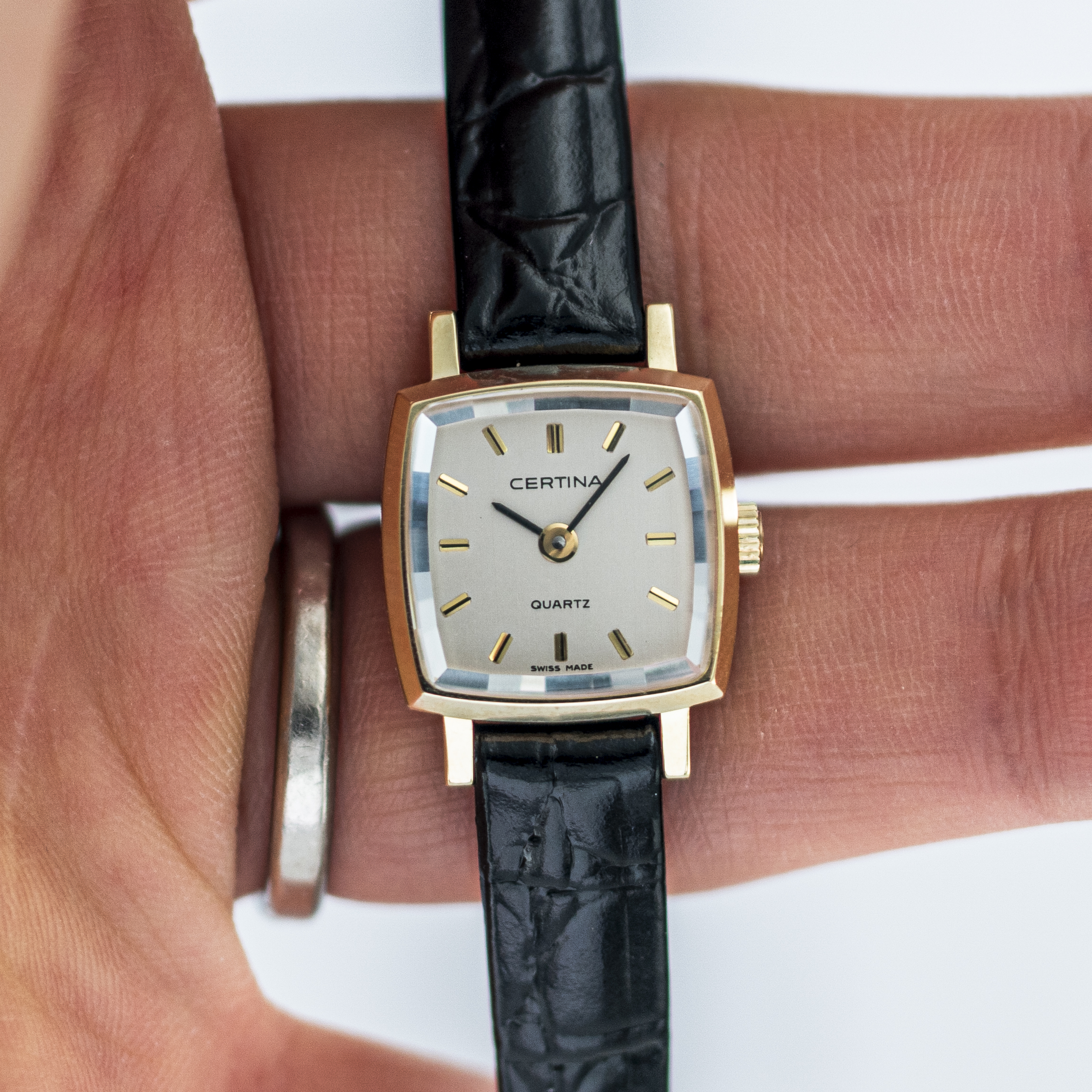 1579_marcels_watch_group_vintage_wristwatch_1973_ladies_certina_9089_goldwatch_dial_01