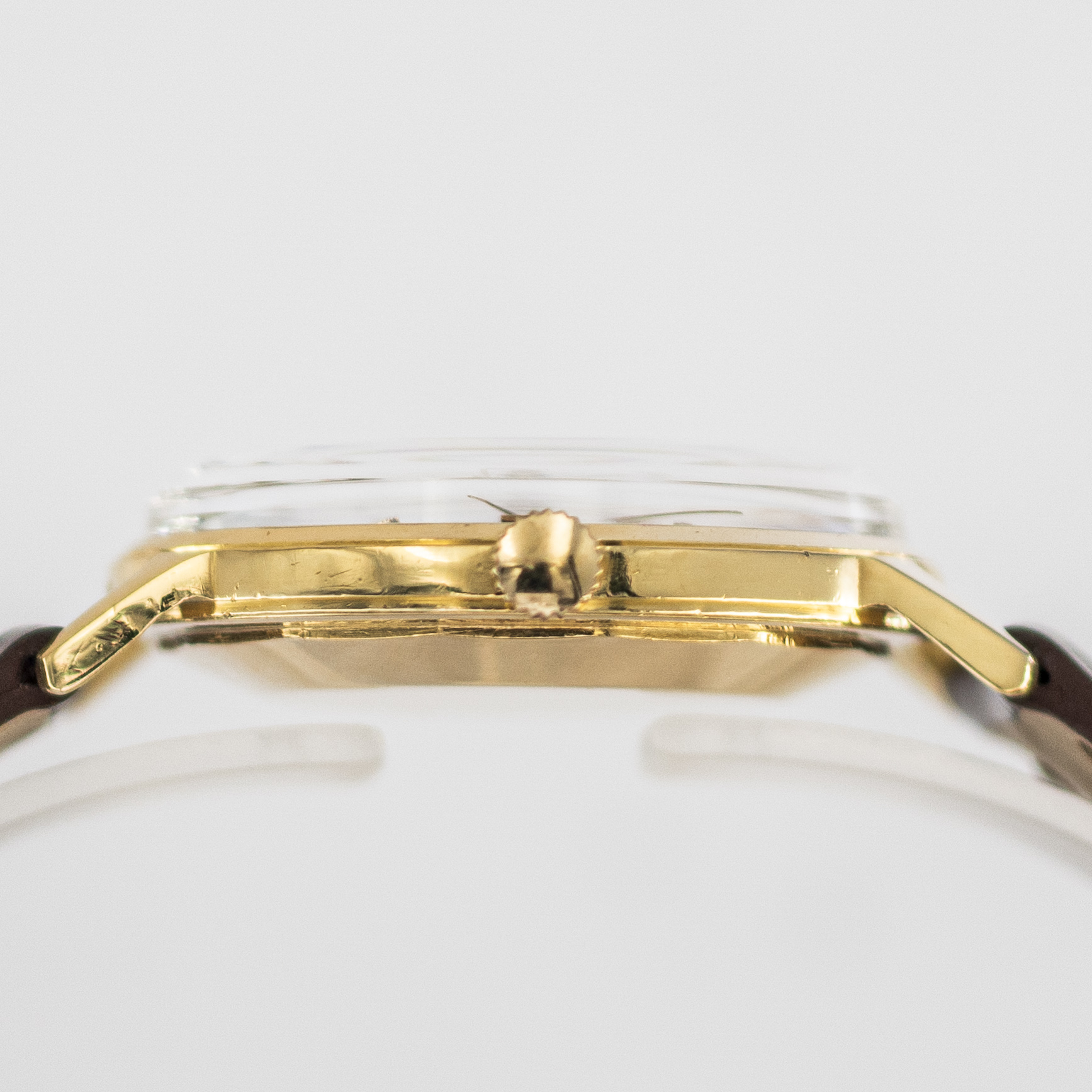 1581_marcels_watch_group_vintage_wristwatch_1963_jaegerlecoultre_892996_case_side_01