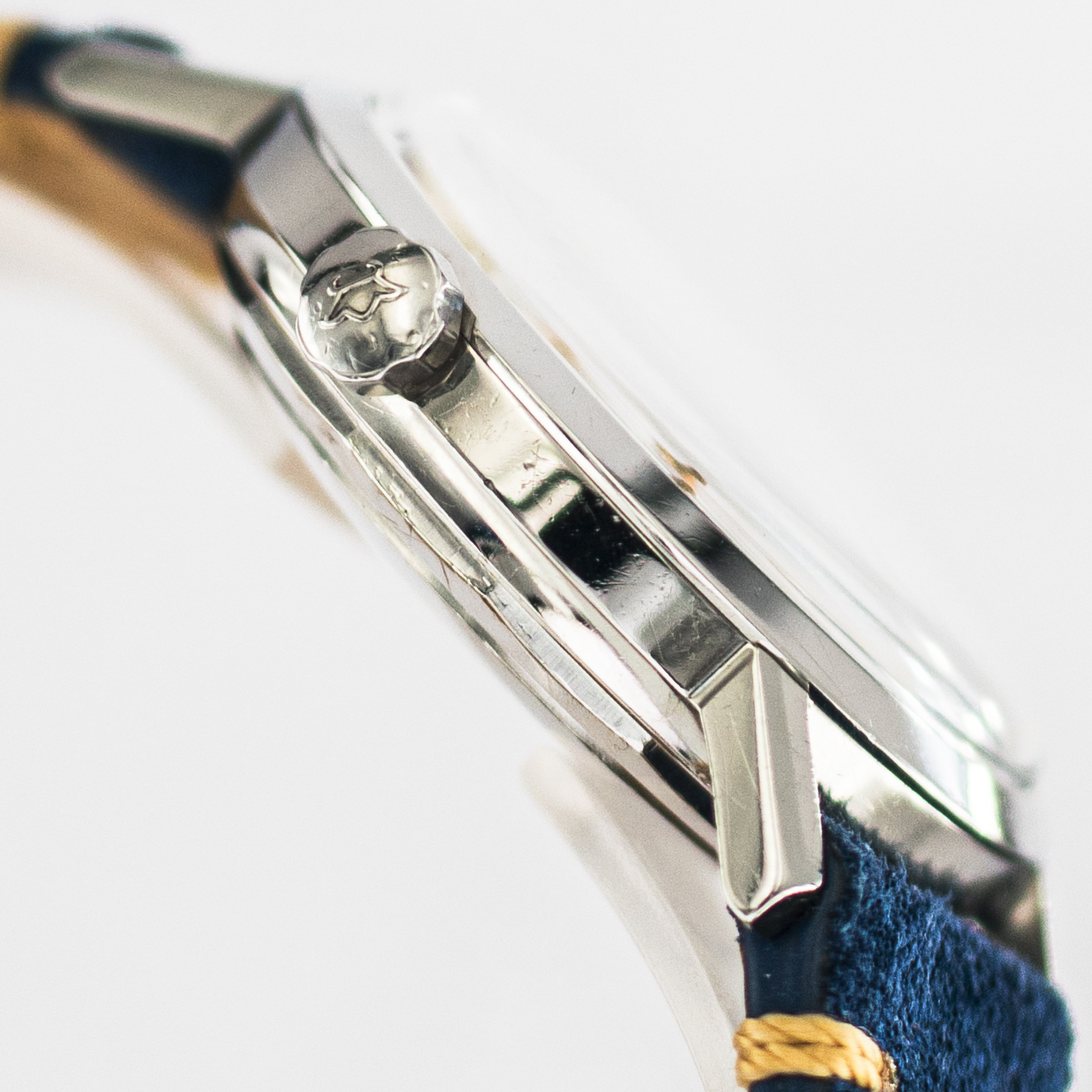 1582_marcels_watch_group_wristwatch_1964_vintage_lemania_867_64_case_side_02