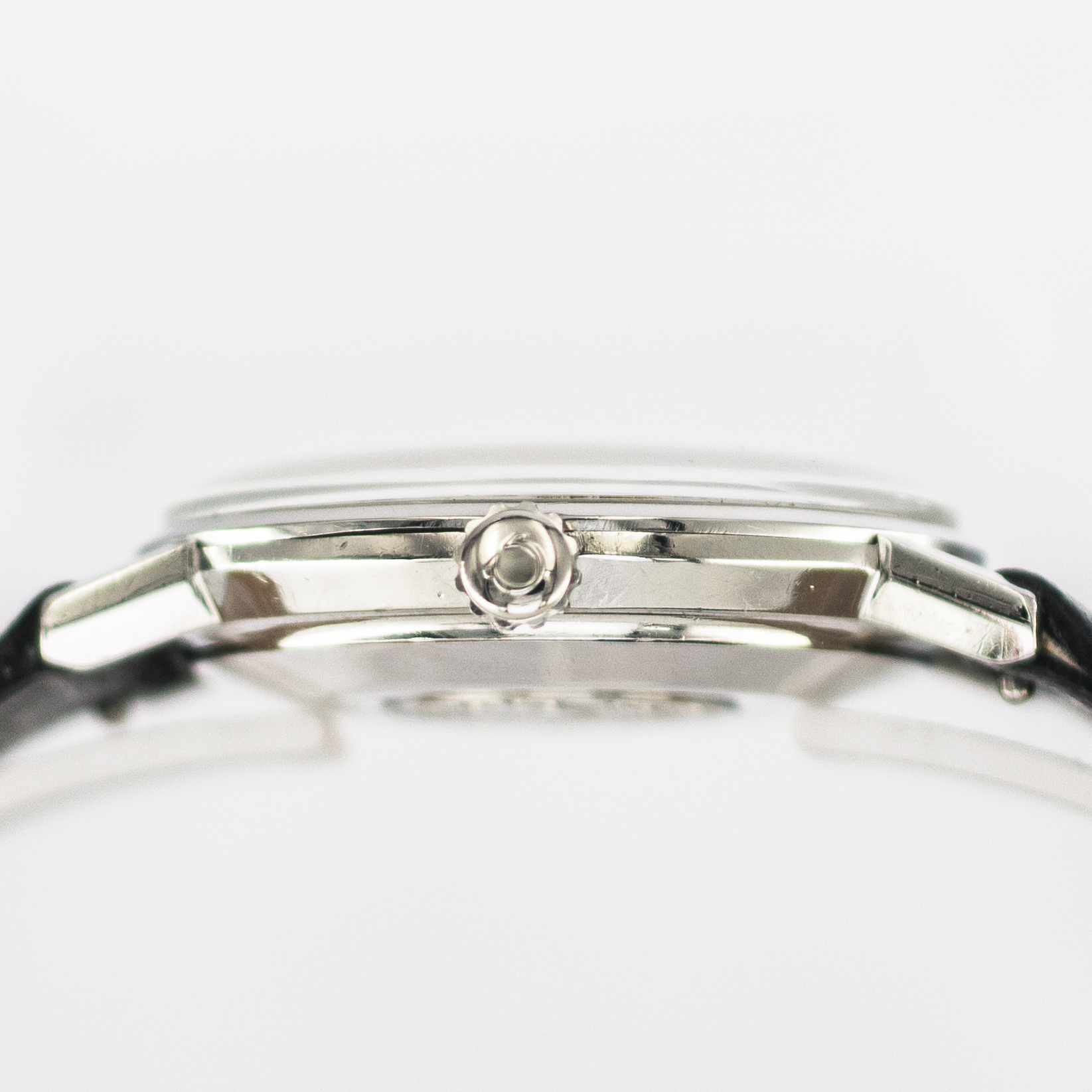 1590_marcels_watch_group_vintage_wrist_watch_1963_omega_14765_seamaster_de_ville_case_side_01