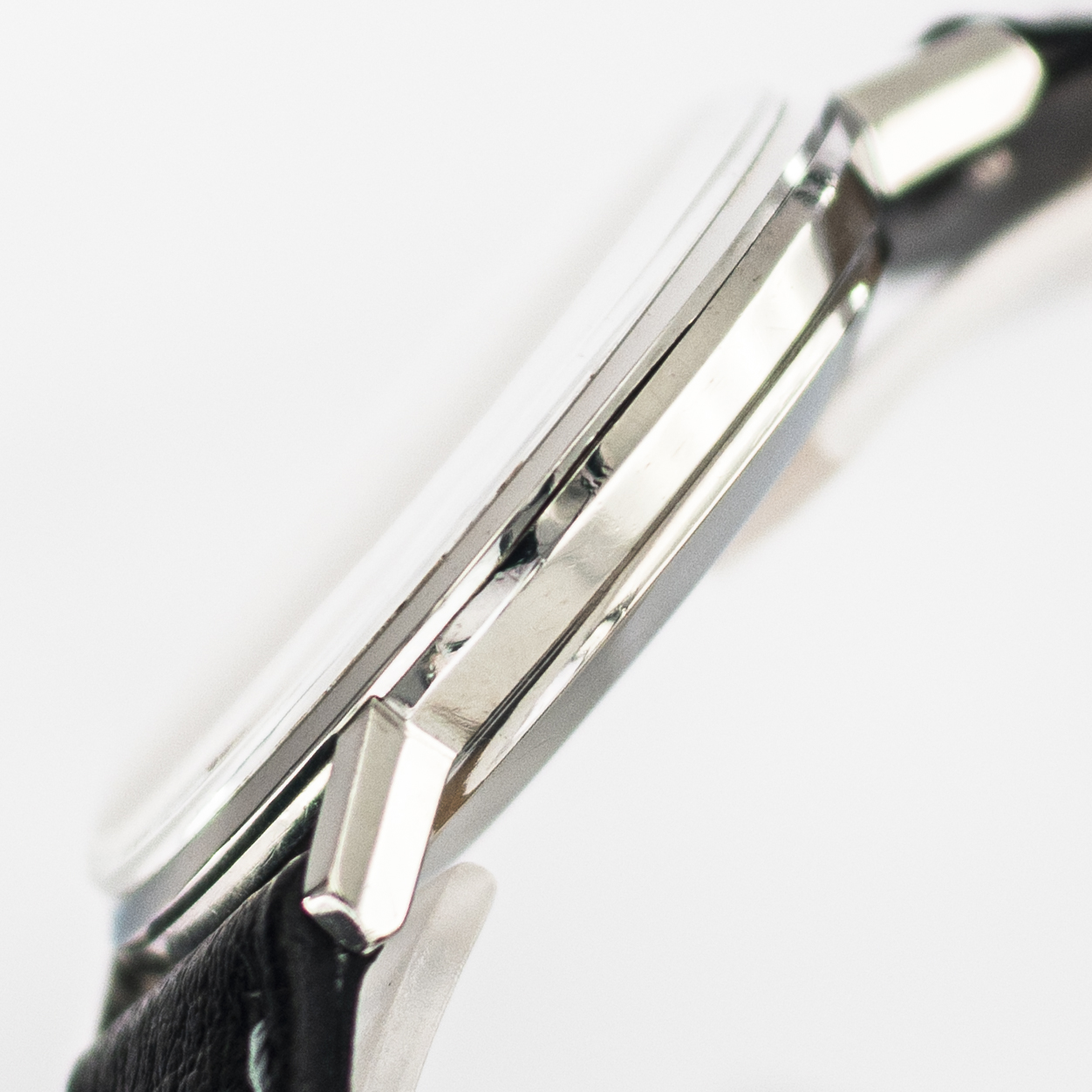 1590_marcels_watch_group_vintage_wrist_watch_1963_omega_14765_seamaster_de_ville_case_side_06