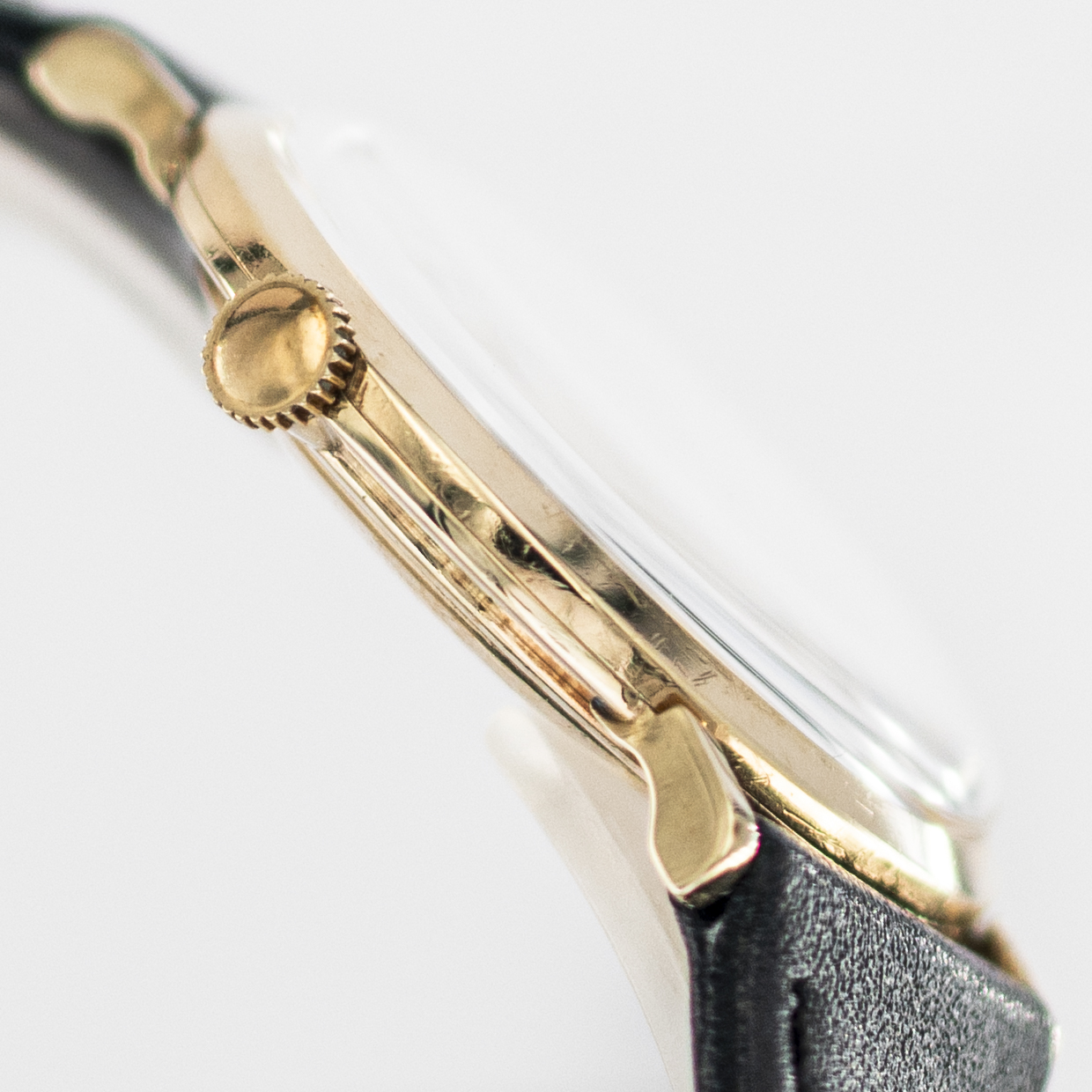 1593_marcels_watch_group_wristwatch_1957_vintage_longines_1010_203915_case_side_02