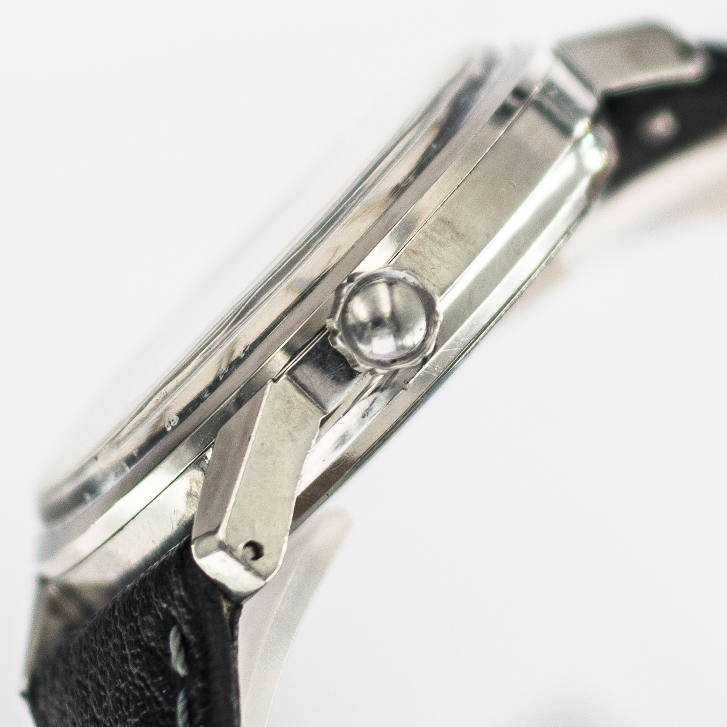 1598_marcels_watch_group_wristwatch_1961_vintage_seiko_3612659_silver_wave_case_side_03