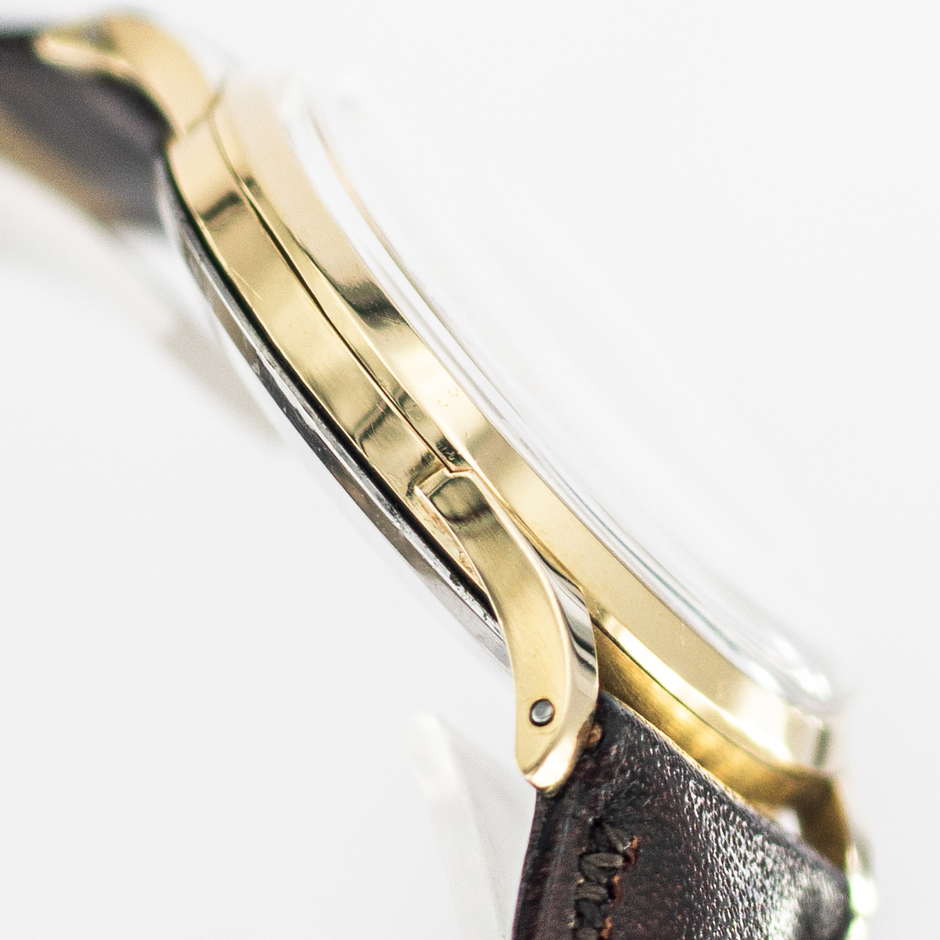 1603_marcels_watch_group_vintage_wristwatch_1955_iwc_1454642_calatrava_case_side_05