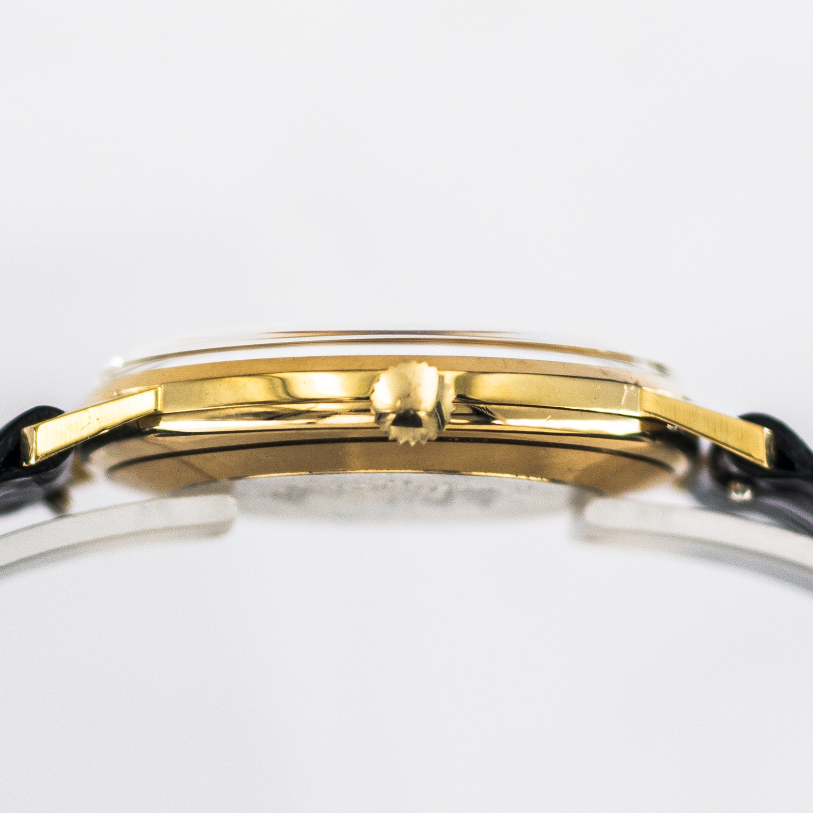 1611_marcels_watch_group_wristwatch_1968_vintage_jaegerlecoultre_20007_calatrava_18K_case_side_01