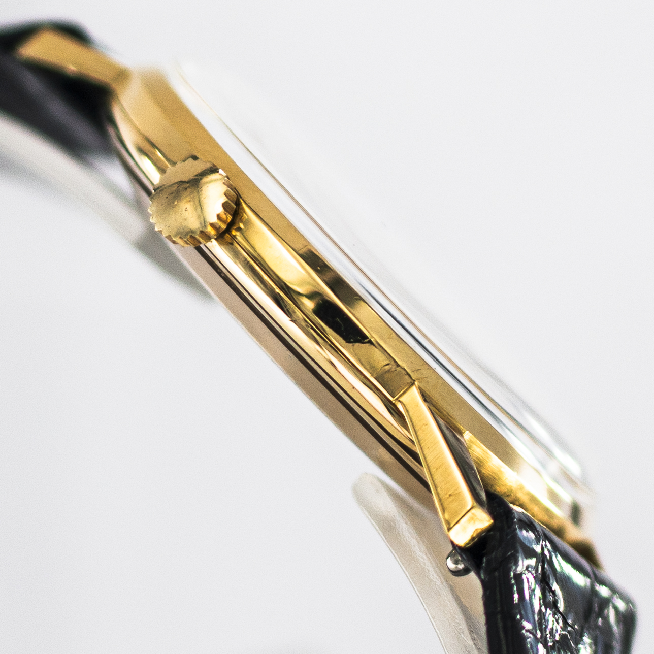 1611_marcels_watch_group_wristwatch_1968_vintage_jaegerlecoultre_20007_calatrava_18K_case_side_02