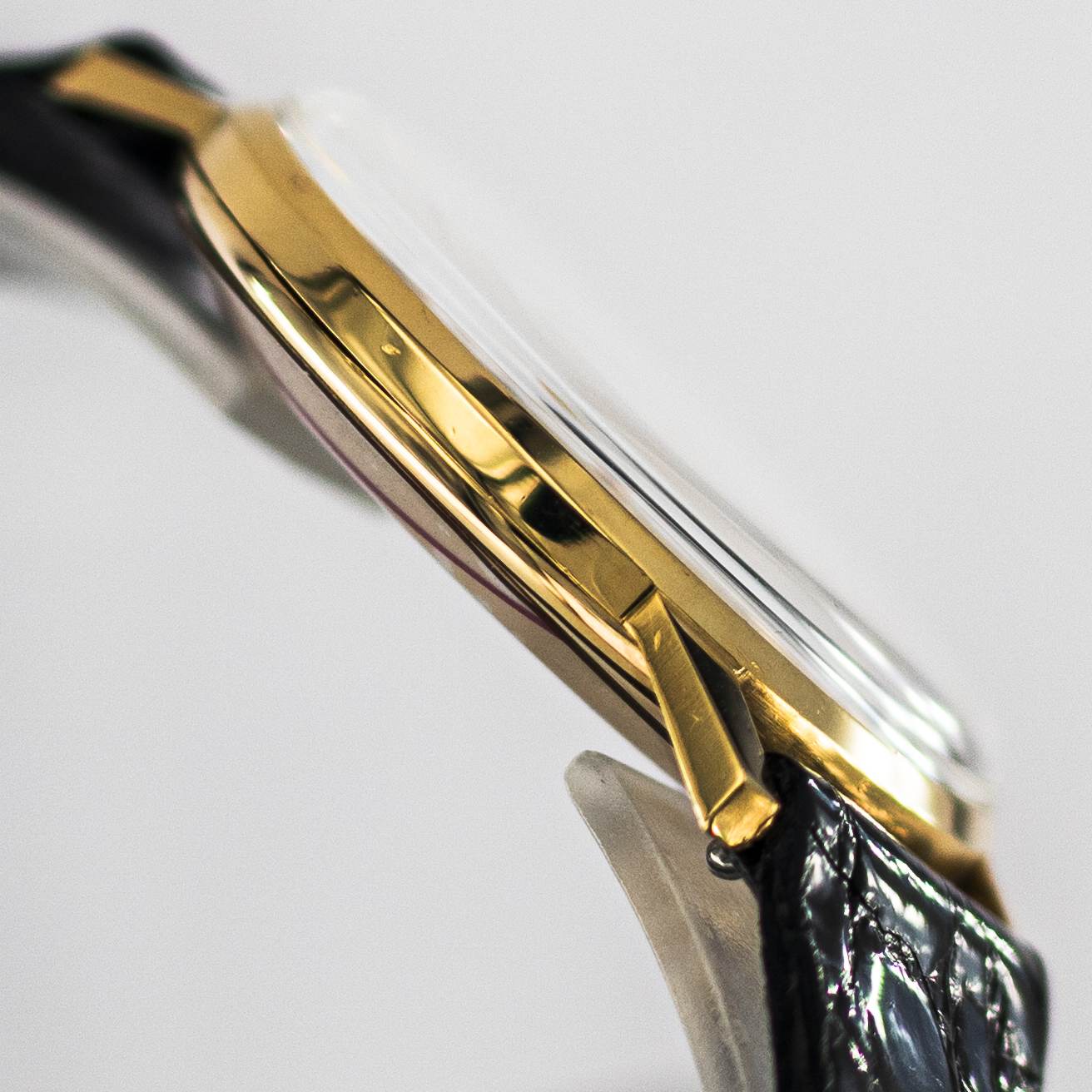 1611_marcels_watch_group_wristwatch_1968_vintage_jaegerlecoultre_20007_calatrava_18K_case_side_05