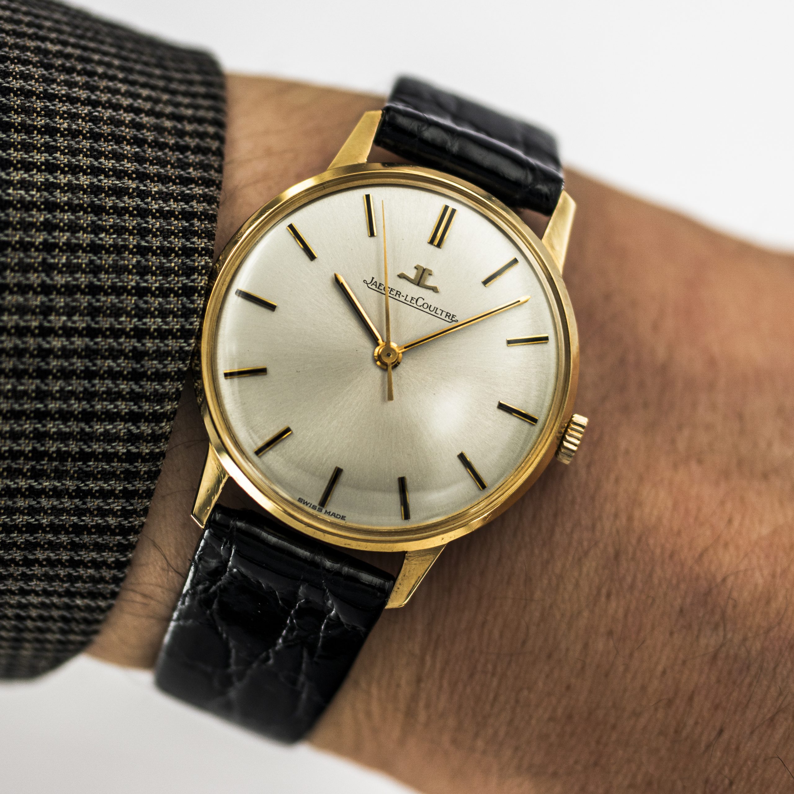 1611_marcels_watch_group_wristwatch_1968_vintage_jaegerlecoultre_20007_calatrava_18K_wristshot_02
