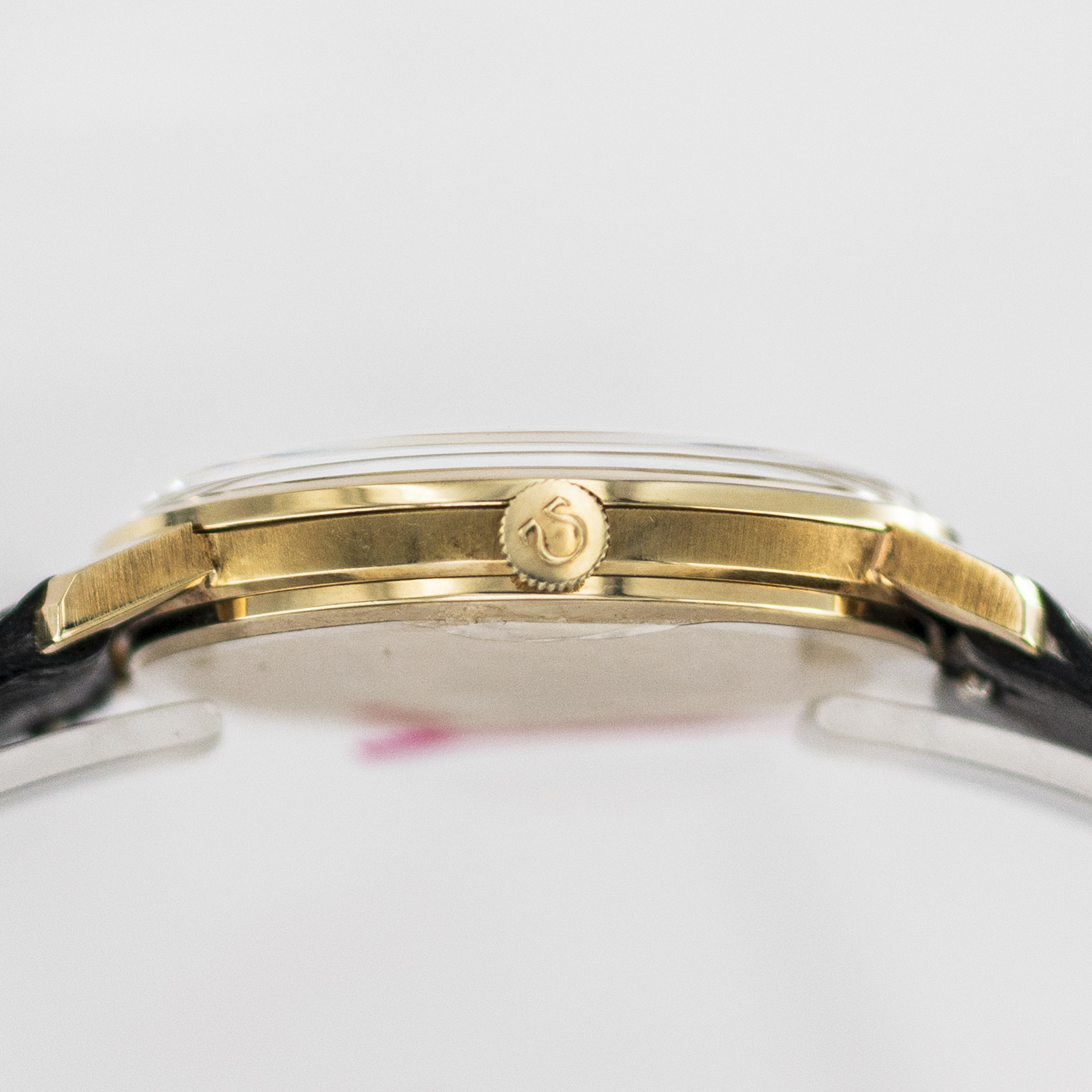 1615_marcels_watch_group_wristwatch_1972_vintage_omega_132.9085_1181_genêve_14K_gold_case_side_01