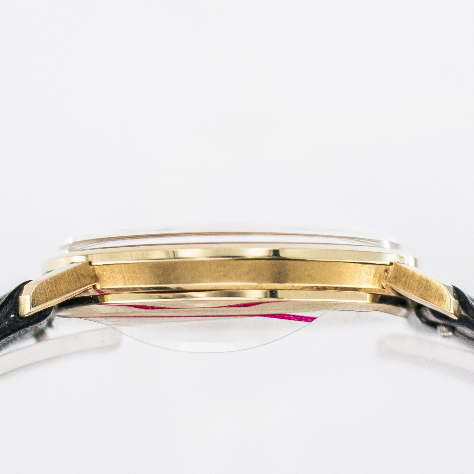 1615_marcels_watch_group_wristwatch_1972_vintage_omega_132.9085_1181_genêve_14K_gold_case_side_04
