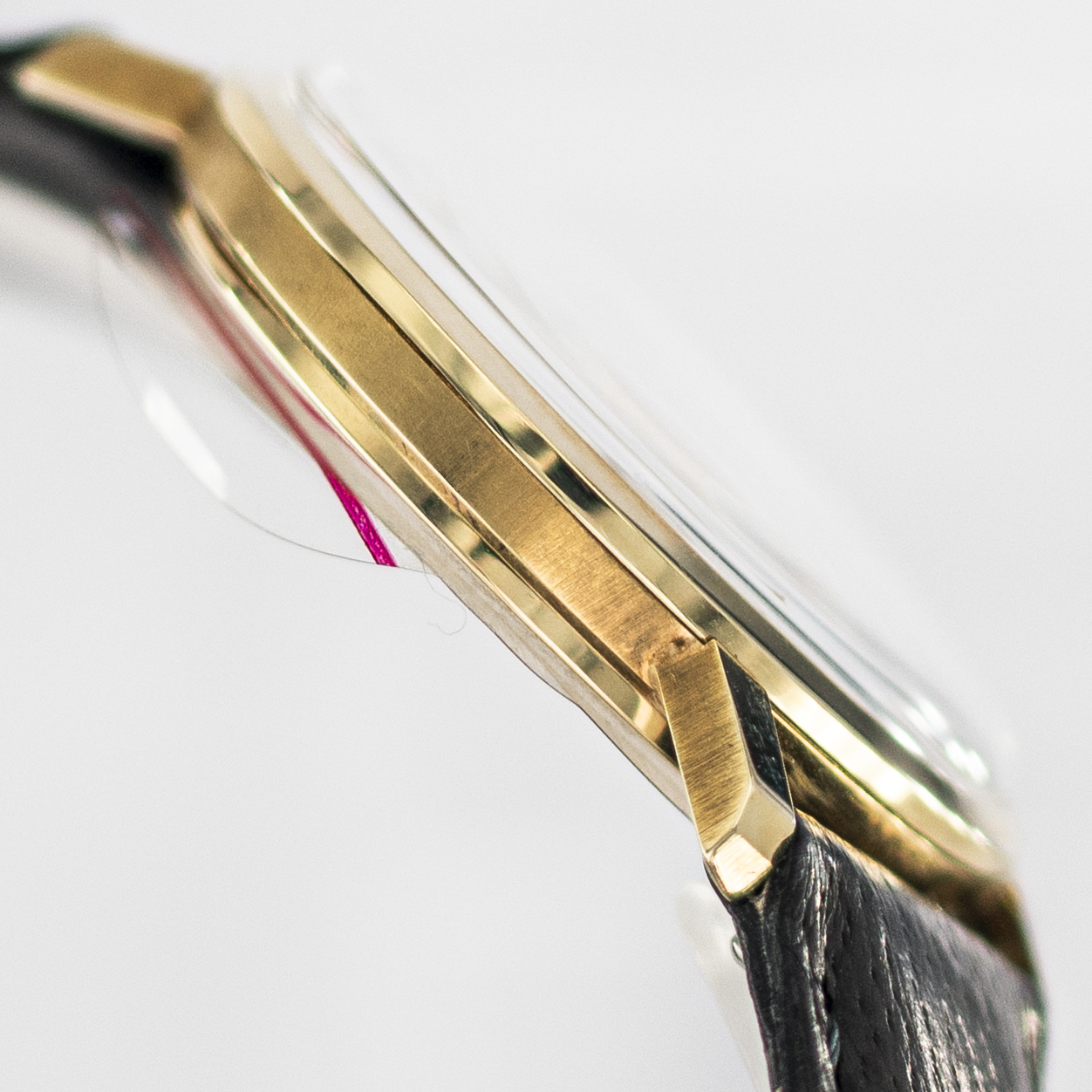 1615_marcels_watch_group_wristwatch_1972_vintage_omega_132.9085_1181_genêve_14K_gold_case_side_05