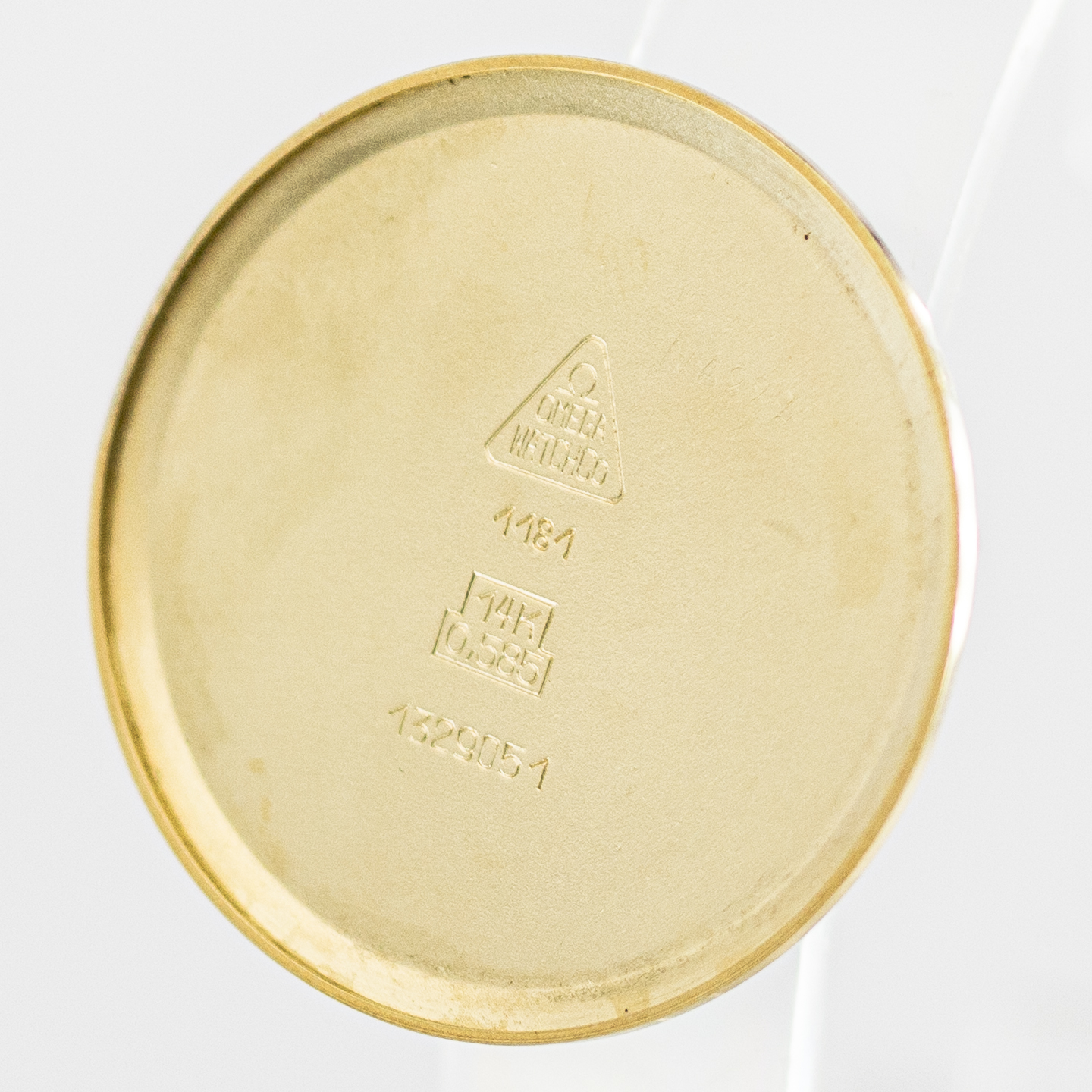 1615_marcels_watch_group_wristwatch_1972_vintagewatch_omega_132.9085_1181_geneve_caseback_03