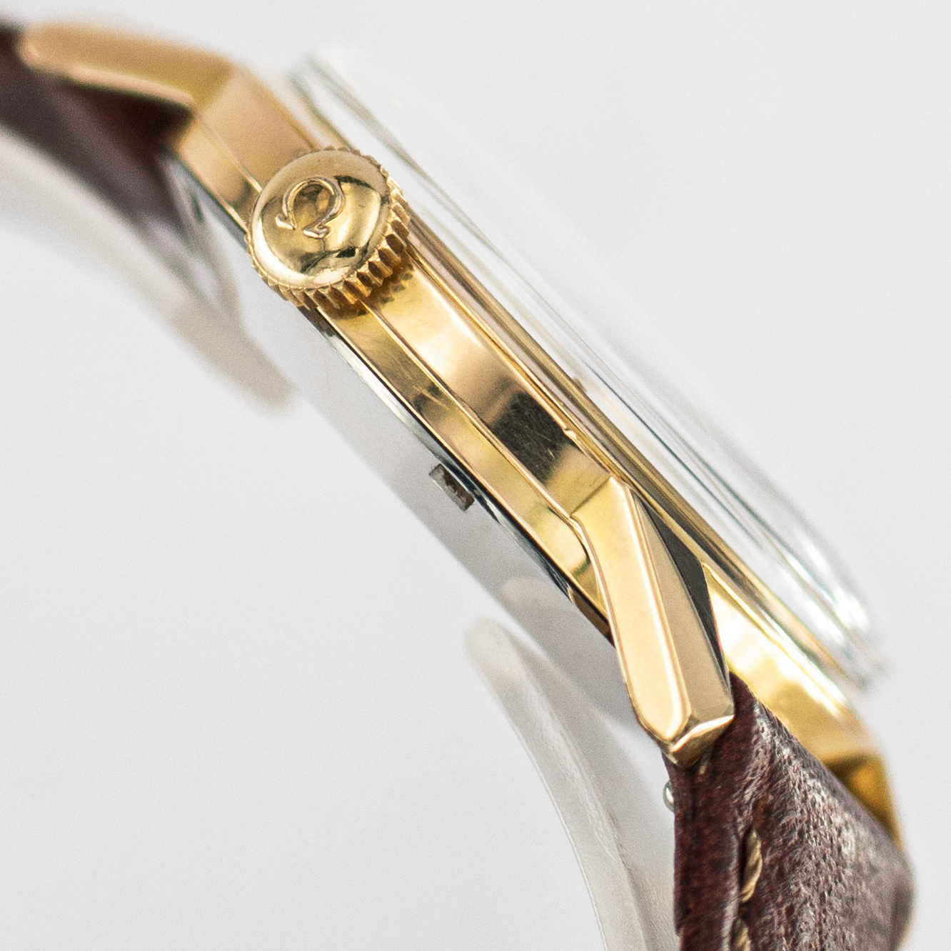 1621_marcels_watch_group_wristwatch_1962_vintagewatch_omega_135.003_seamaster_30_case_side_02