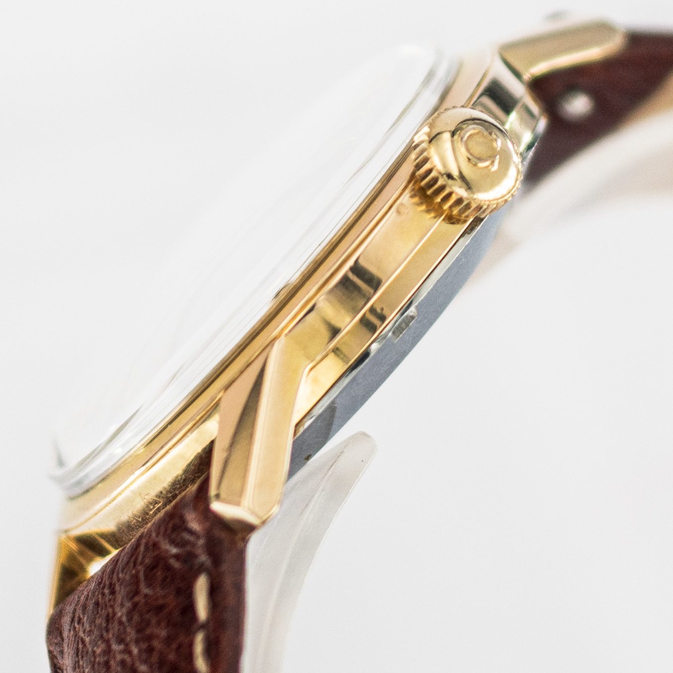 1621_marcels_watch_group_wristwatch_1962_vintagewatch_omega_135.003_seamaster_30_case_side_03