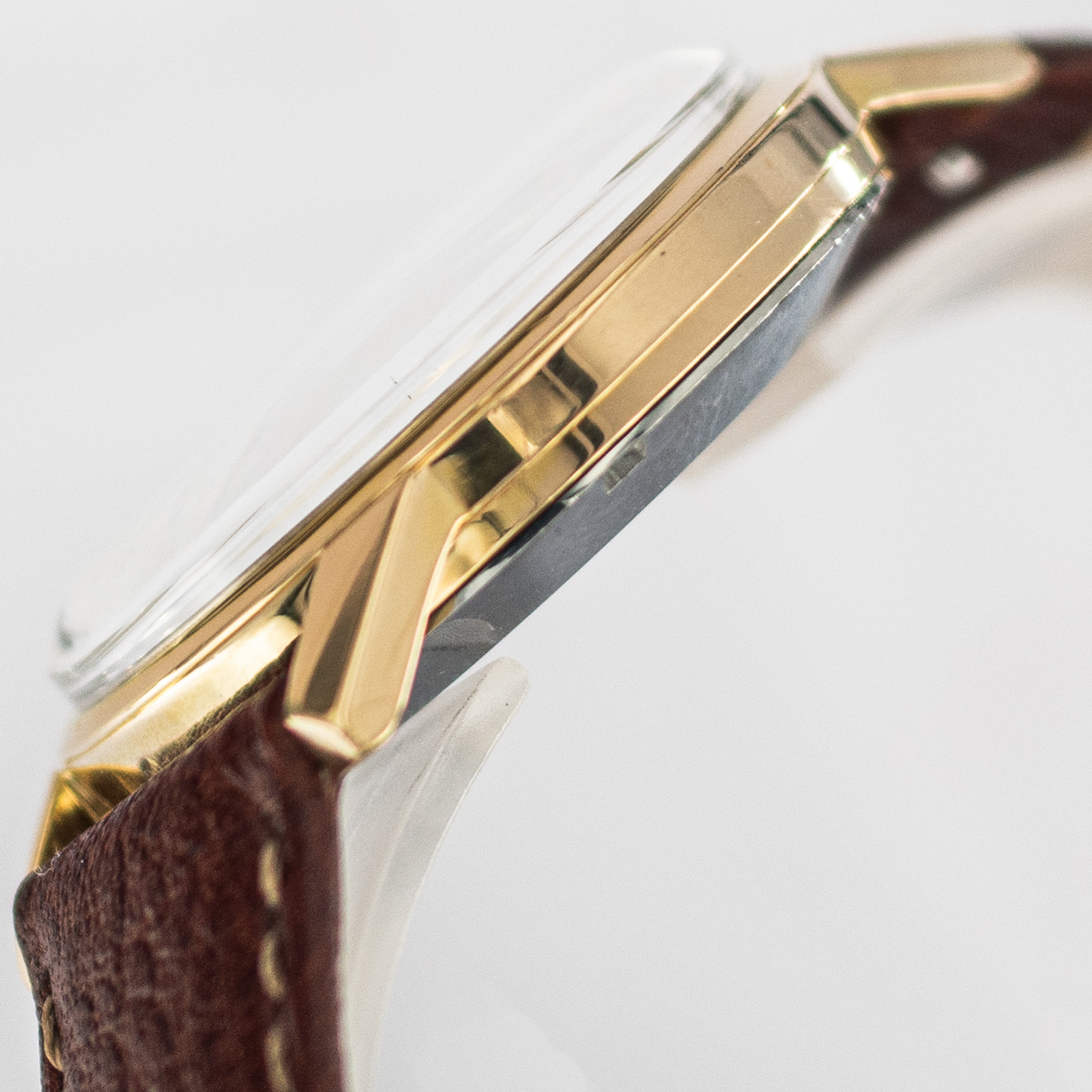 1621_marcels_watch_group_wristwatch_1962_vintagewatch_omega_135.003_seamaster_30_case_side_06