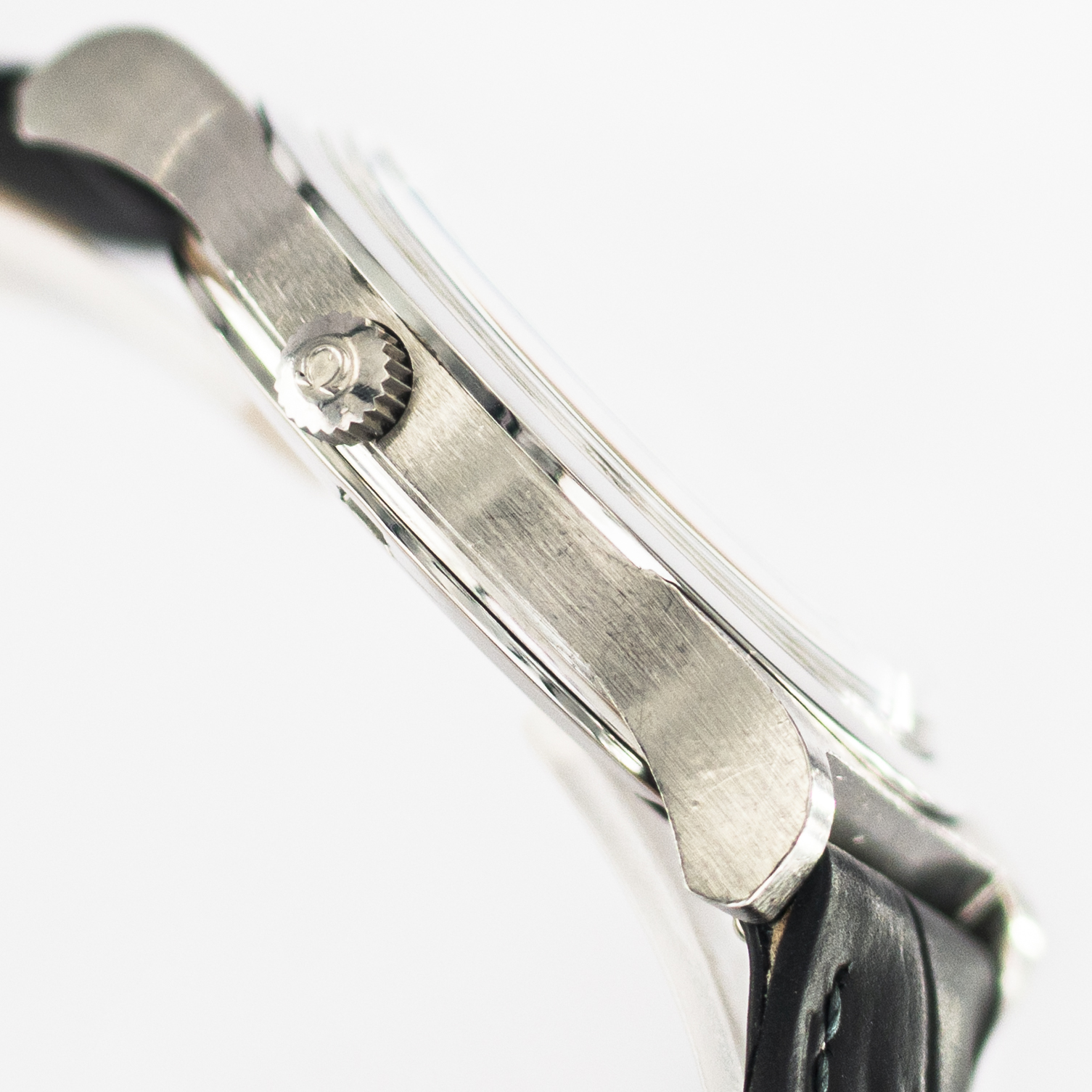 1625_marcles_watch_group_wristwatch_1972_vintage_omega_136.0102_geneve_case_side_05