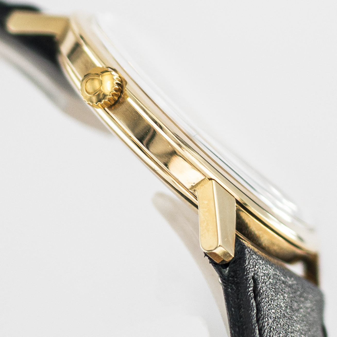 1636_marcels_watch_group_wristwatch_1968_vintage_omega_131.021_SP_geneve_14K_case_side_02