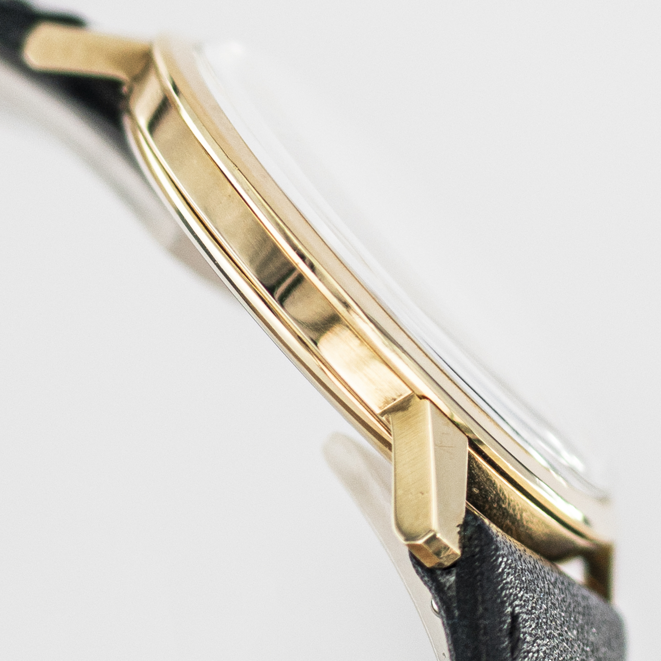 1636_marcels_watch_group_wristwatch_1968_vintage_omega_131.021_SP_geneve_14K_case_side_05