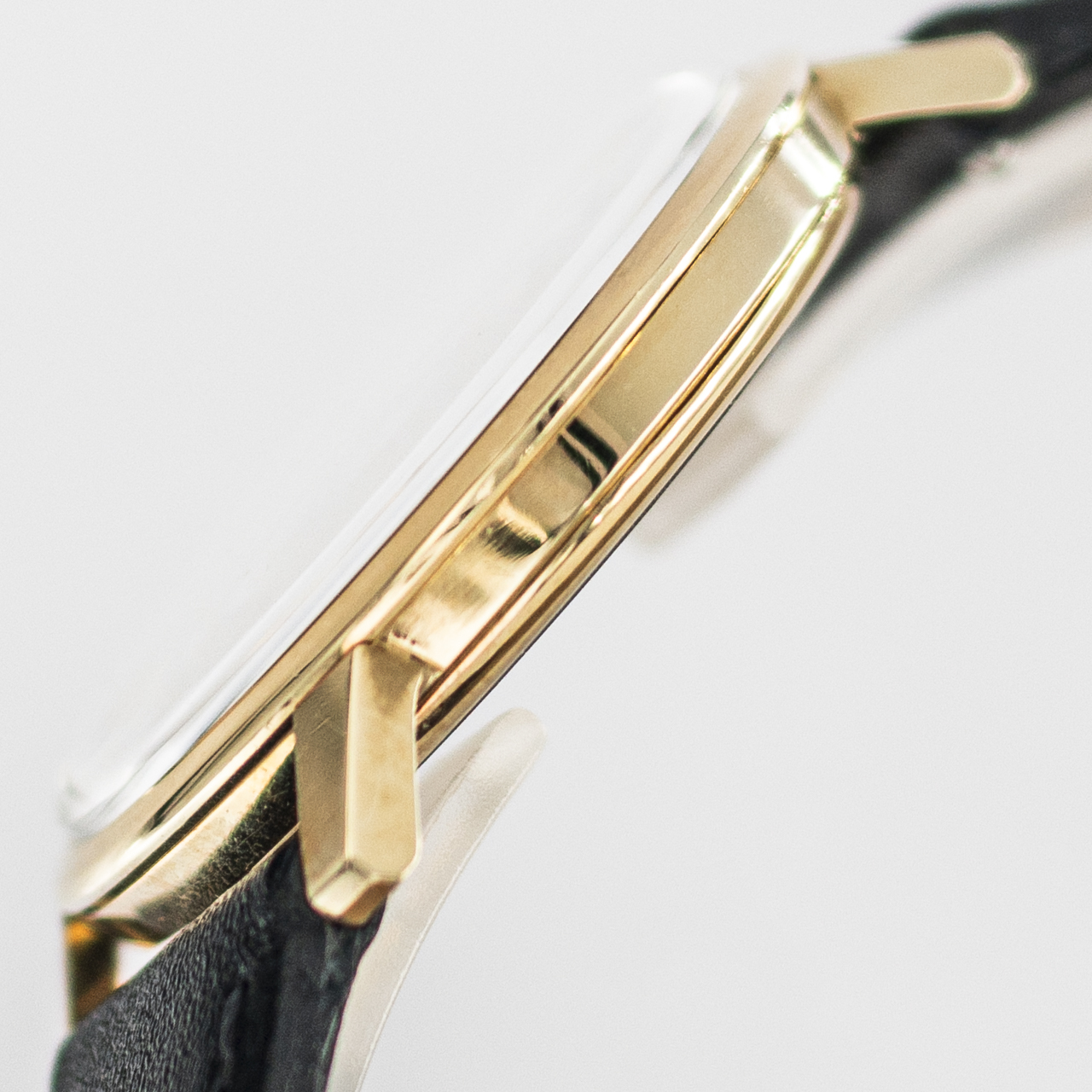 1636_marcels_watch_group_wristwatch_1968_vintage_omega_131.021_SP_geneve_14K_case_side_06