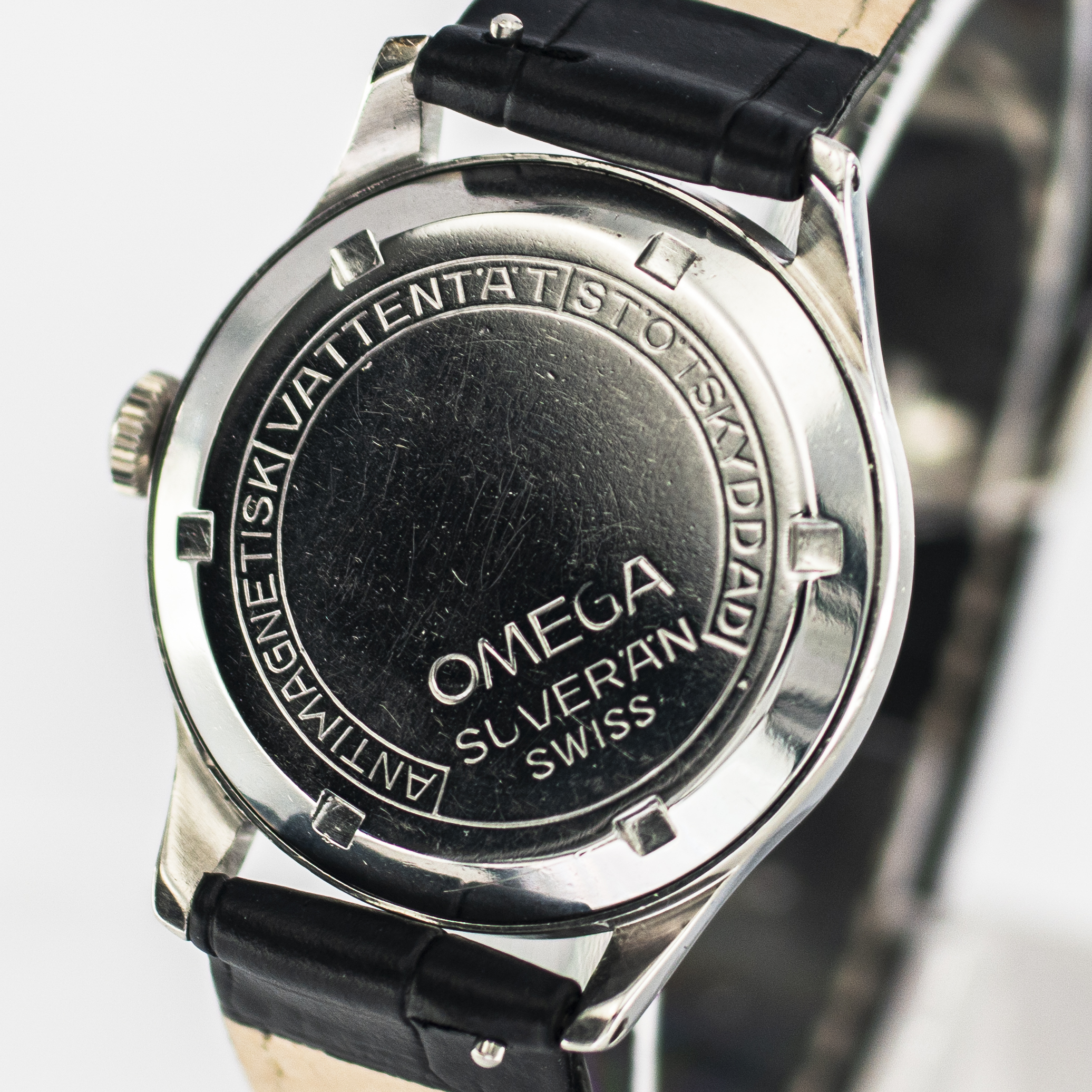 1638_marcels_watch_group_wristwatch_1947_vintage_omega_2400_5_suveran_caseback_05