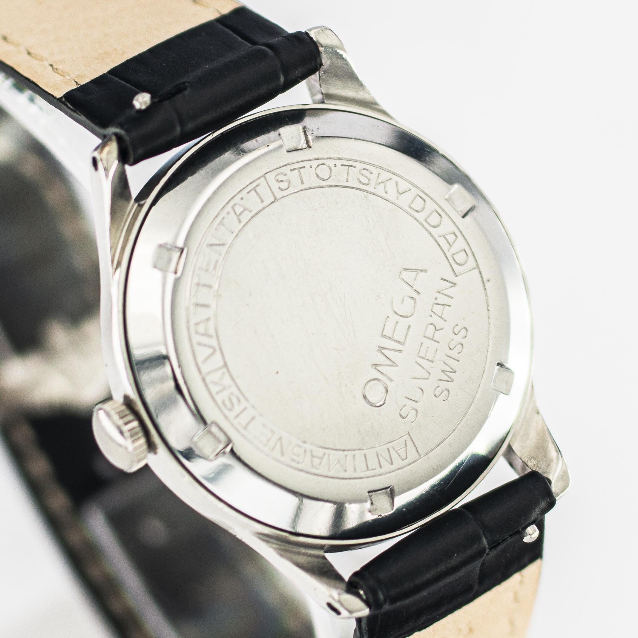 1638_marcels_watch_group_wristwatch_1947_vintage_omega_2400_5_suveran_caseback_06