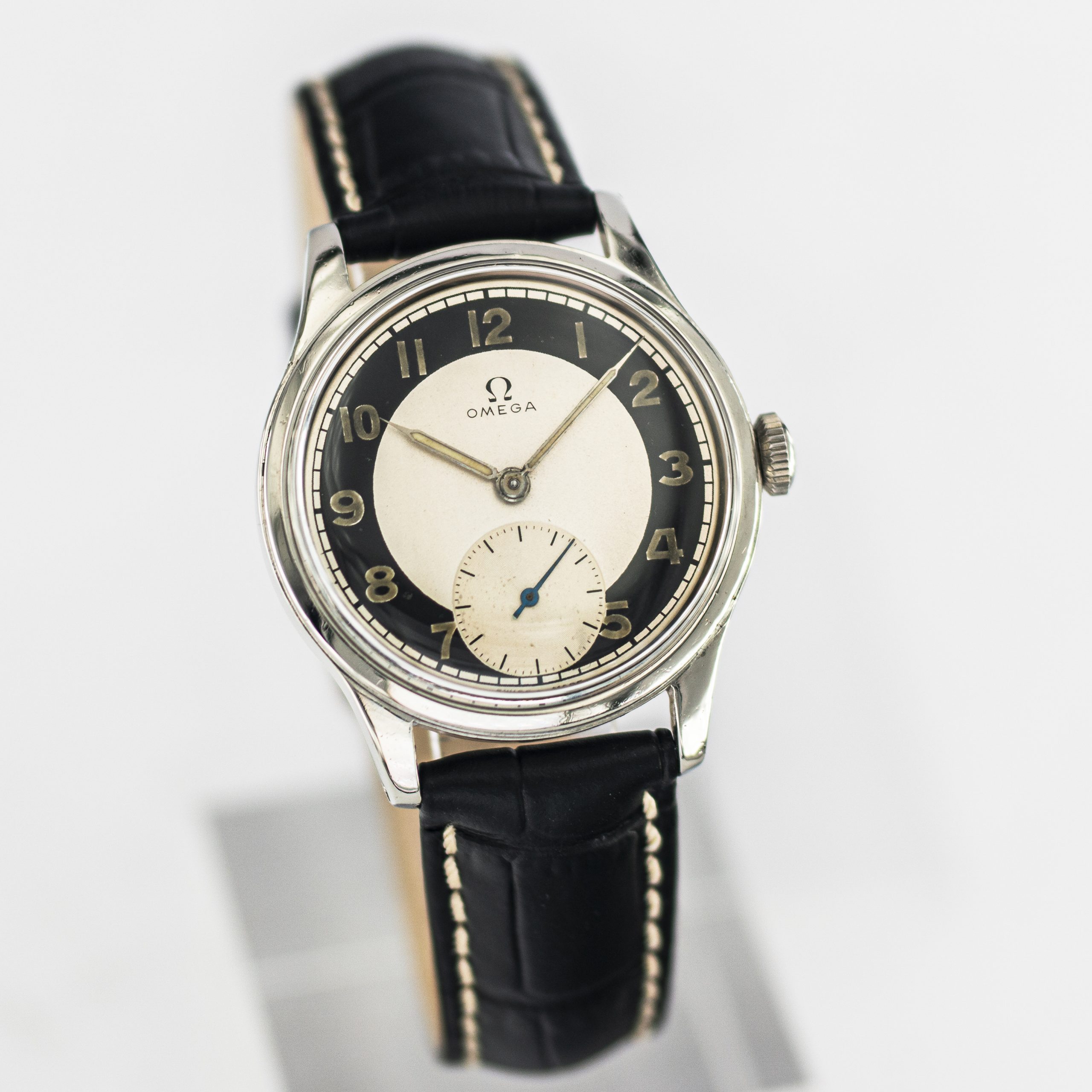 1638_marcels_watch_group_wristwatch_1947_vintage_omega_2400_5_suveran_dial_06