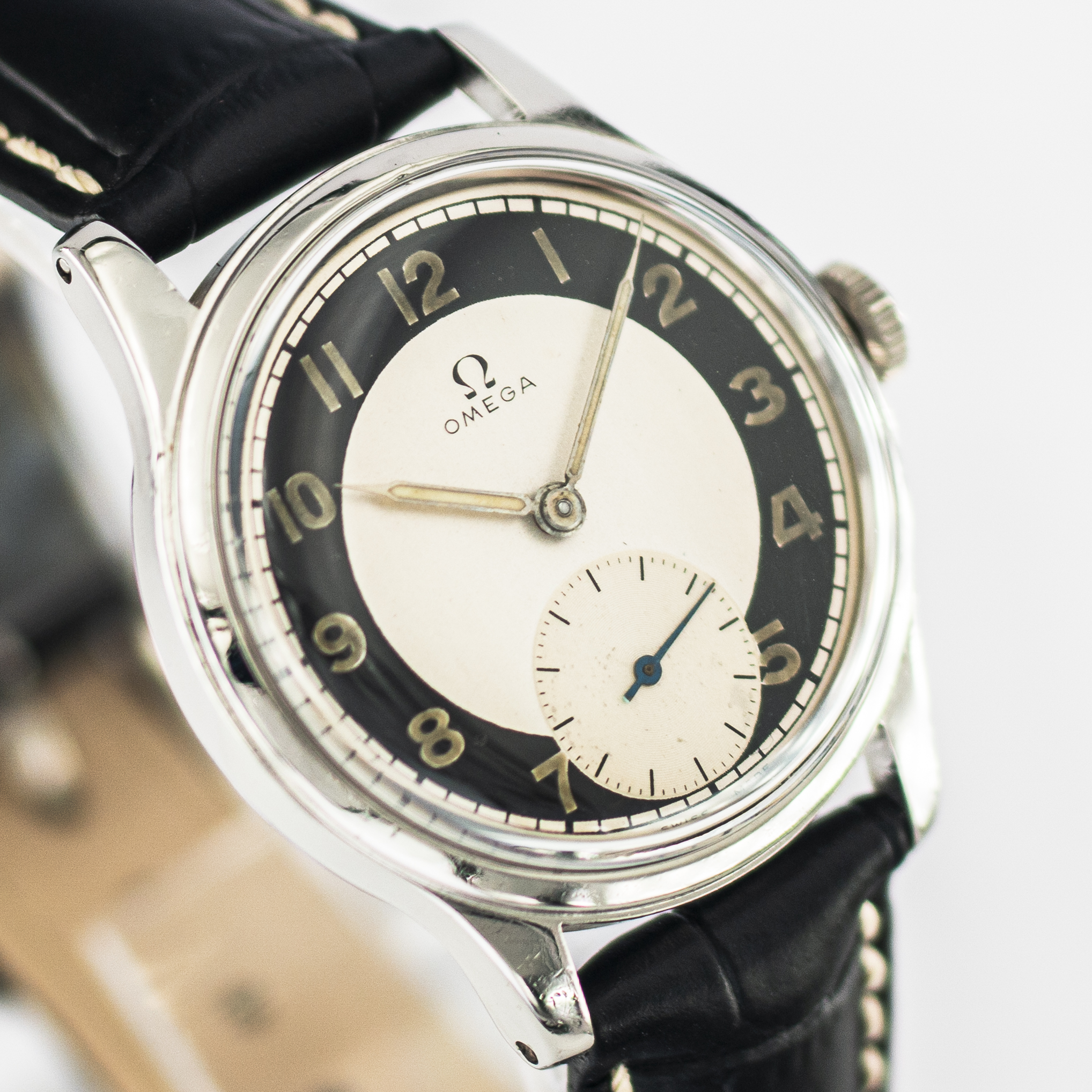 1638_marcels_watch_group_wristwatch_1947_vintage_omega_2400_5_suveran_dial_07