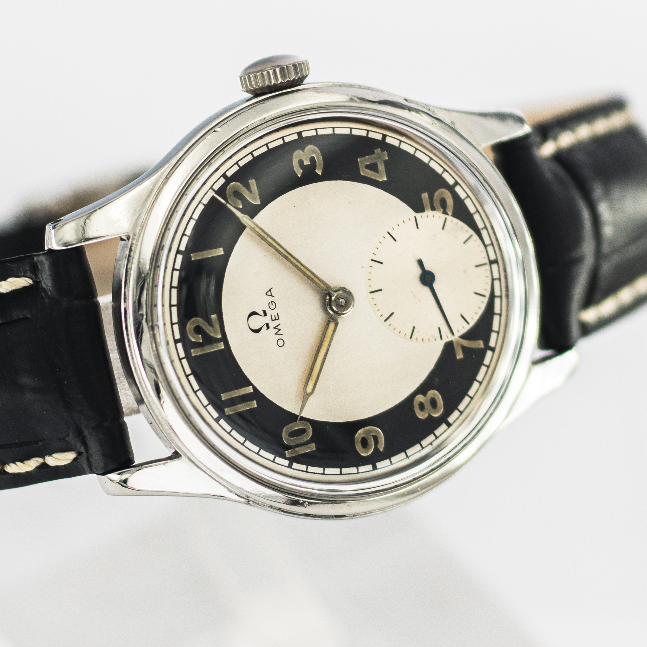 1638_marcels_watch_group_wristwatch_1947_vintage_omega_2400_5_suveran_dial_11