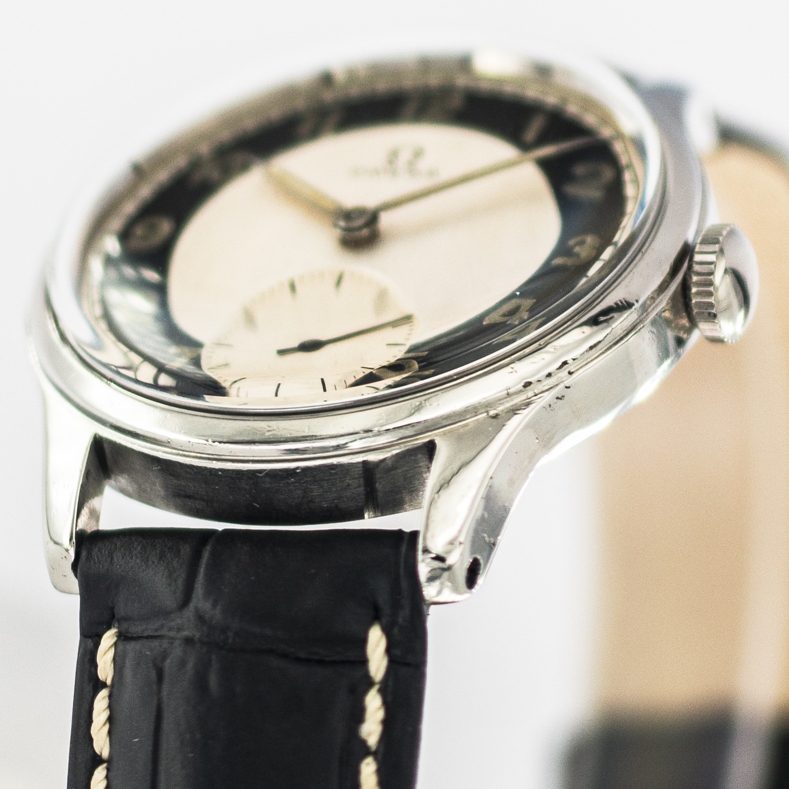 1638_marcels_watch_group_wristwatch_1947_vintage_omega_2400_5_suveran_lugs_01
