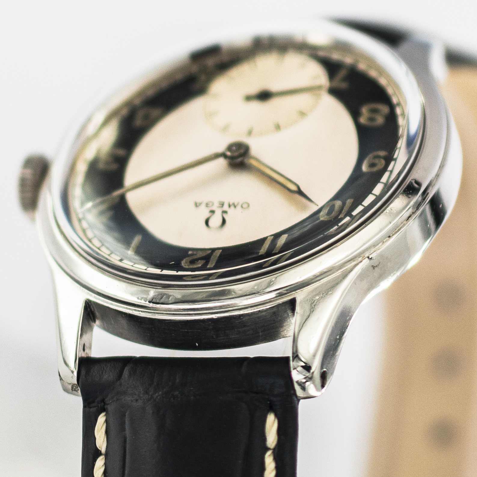 1638_marcels_watch_group_wristwatch_1947_vintage_omega_2400_5_suveran_lugs_03