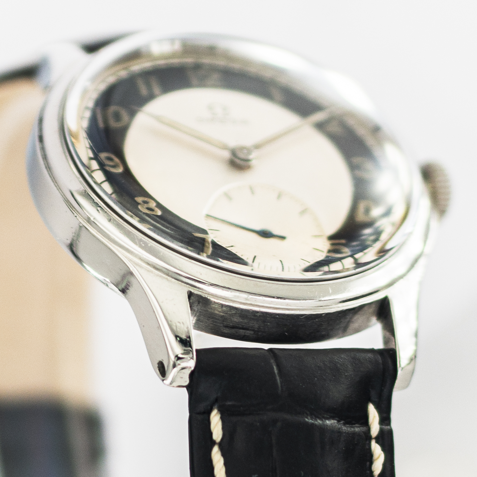 1638_marcels_watch_group_wristwatch_1947_vintage_omega_2400_5_suveran_lugs_04