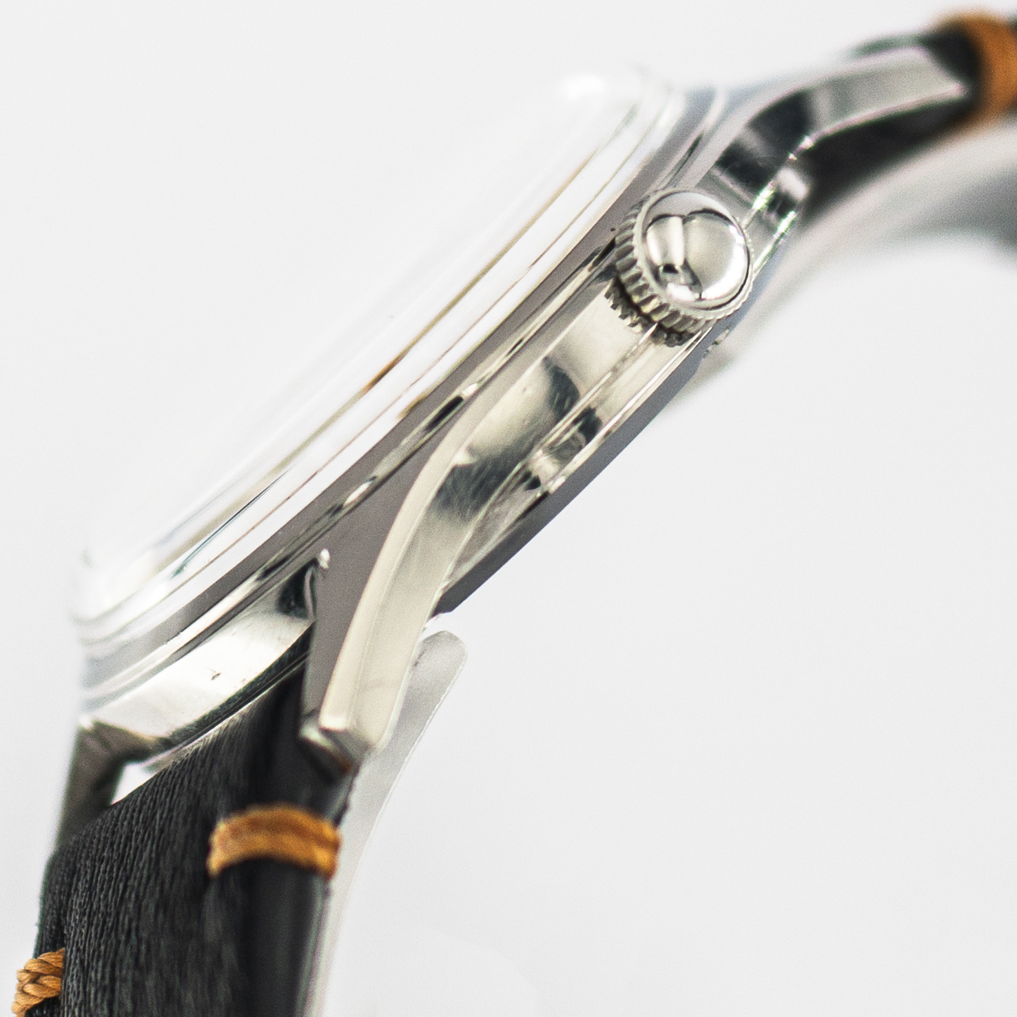 1635_marcels_watch_group_vintage_wristwatch_1960s_bkn_8164_de_lyxe_case_side_03