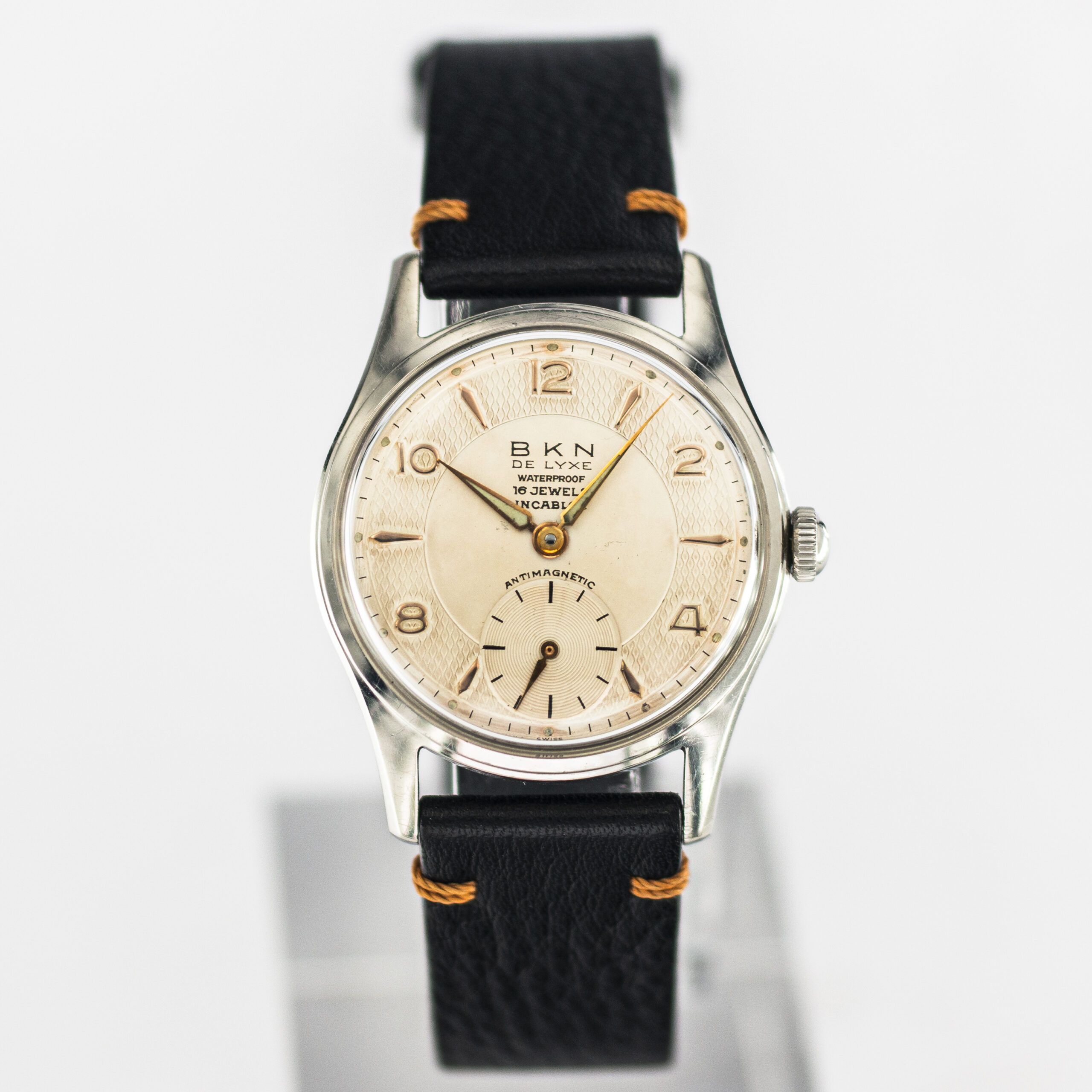 1635_marcels_watch_group_vintage_wristwatch_1960s_bkn_8164_de_lyxe_dial_01