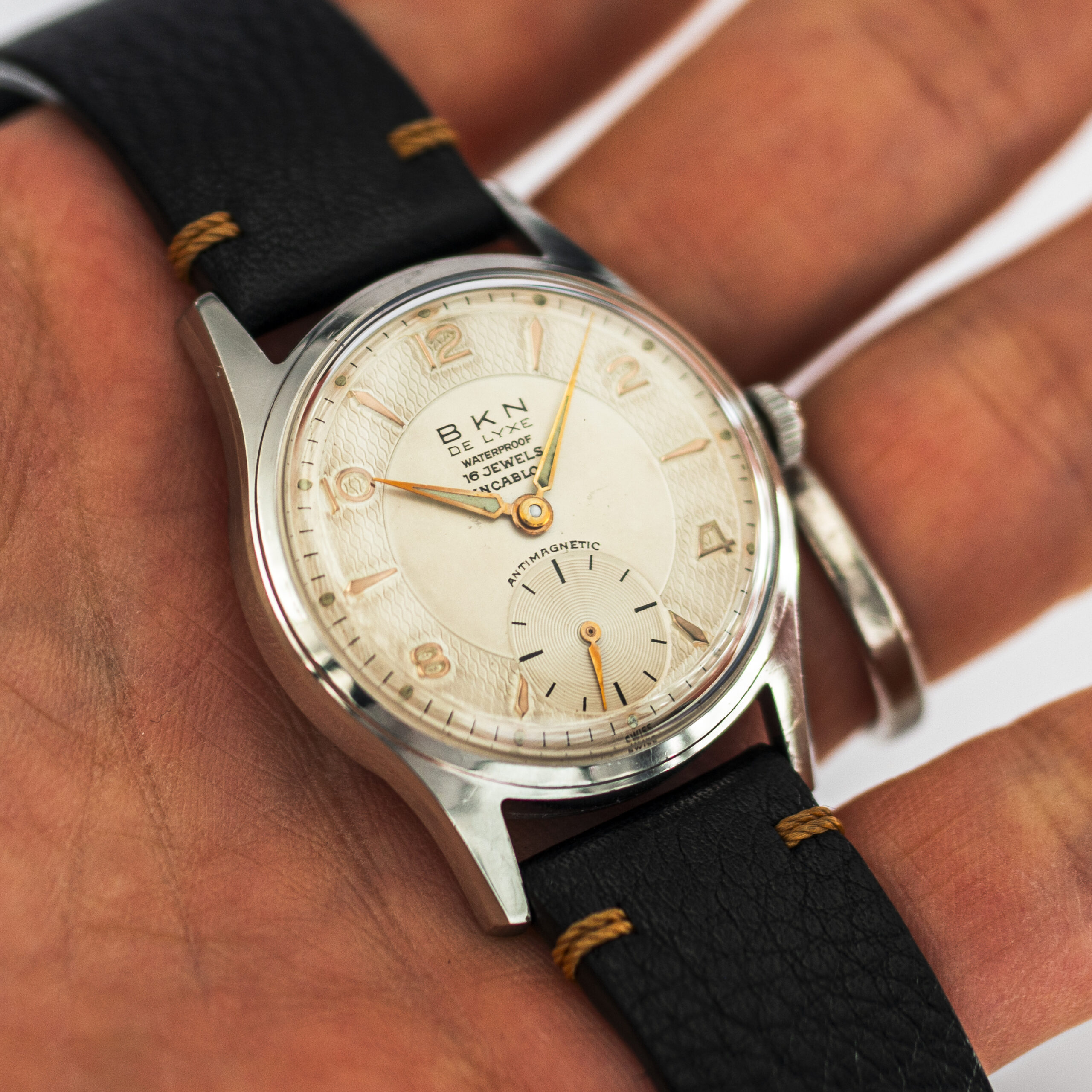 1635_marcels_watch_group_vintage_wristwatch_1960s_bkn_8164_de_lyxe_dial_14