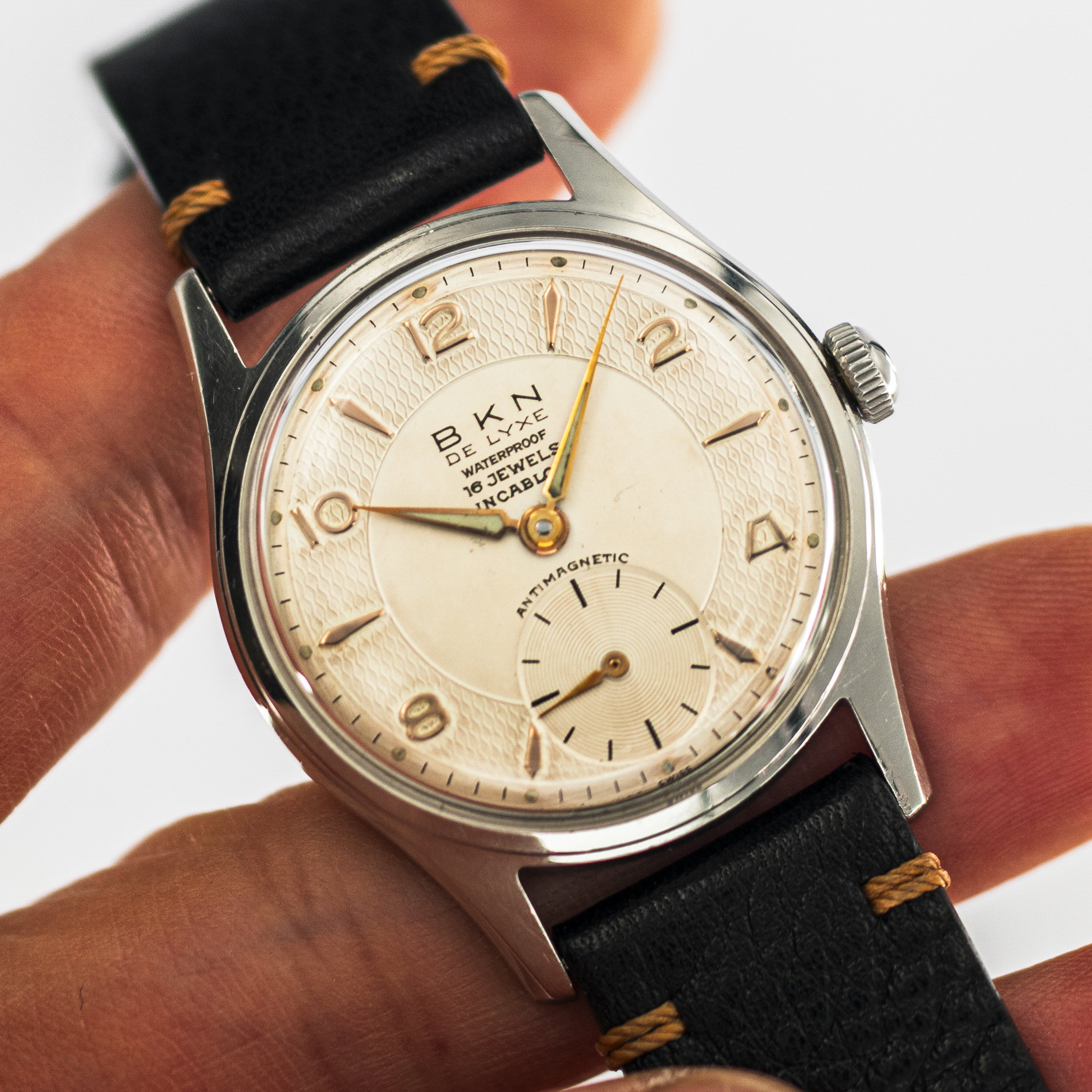 1635_marcels_watch_group_vintage_wristwatch_1960s_bkn_8164_de_lyxe_dial_16